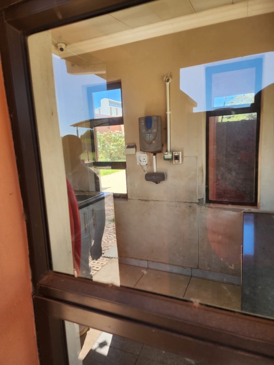 To Let Commercial Property for Rent in Uraniaville North West